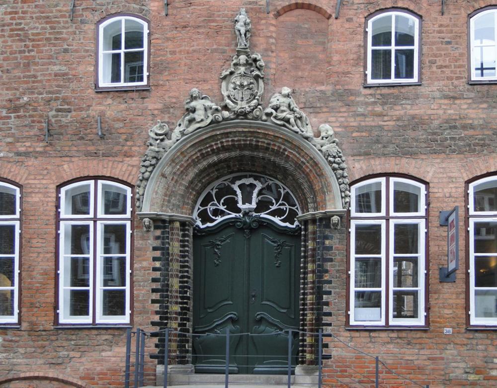 Hotel Anno 1216 Lubeck Exterior photo